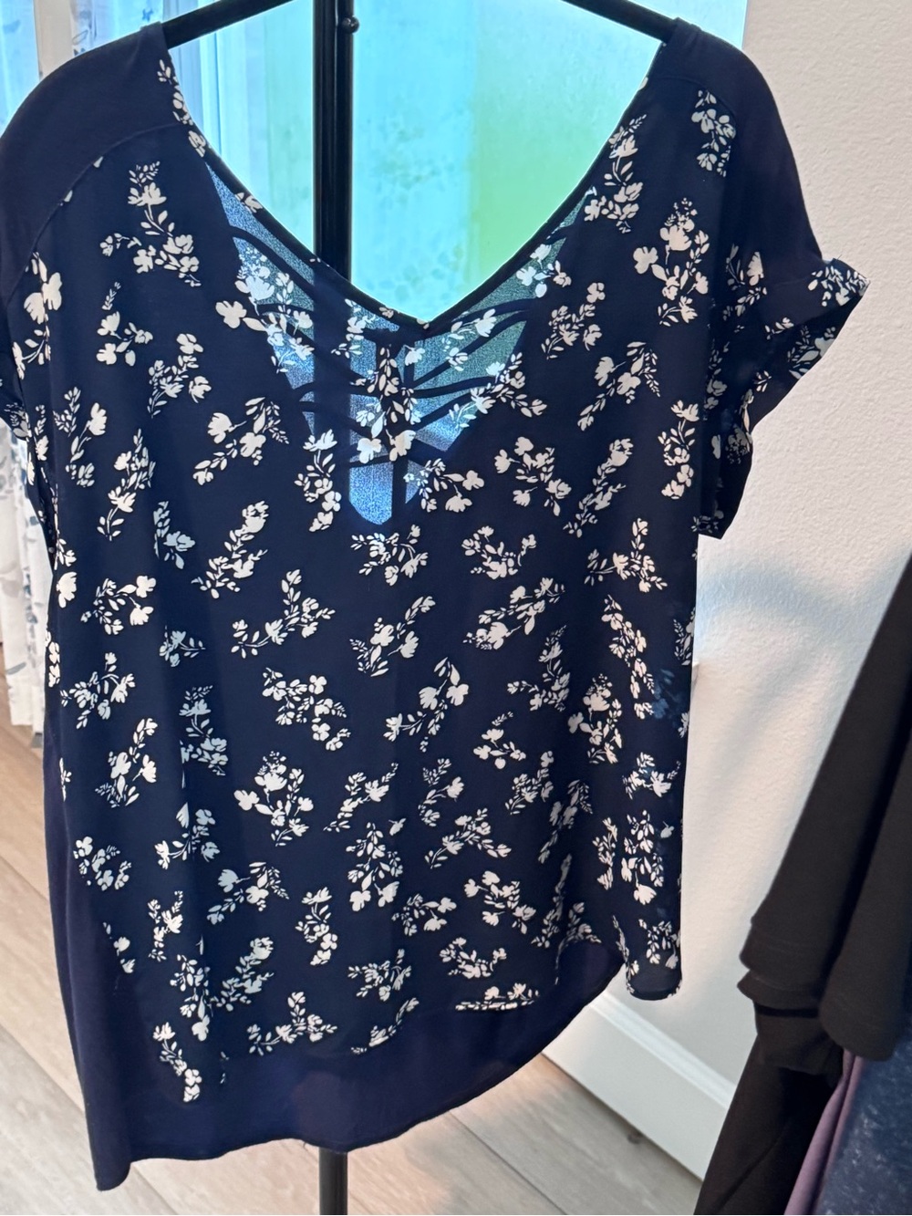 Navy Floral V-Neck Short Sleeve Top
